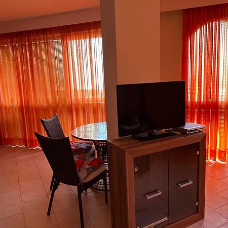 Oazis Vip Club Aparthotel Napospart Kültér fotó