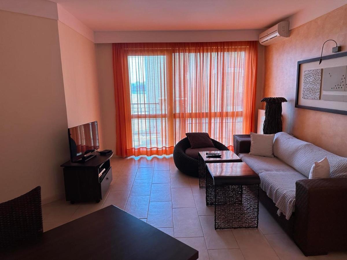 Oazis Vip Club Aparthotel Napospart Kültér fotó