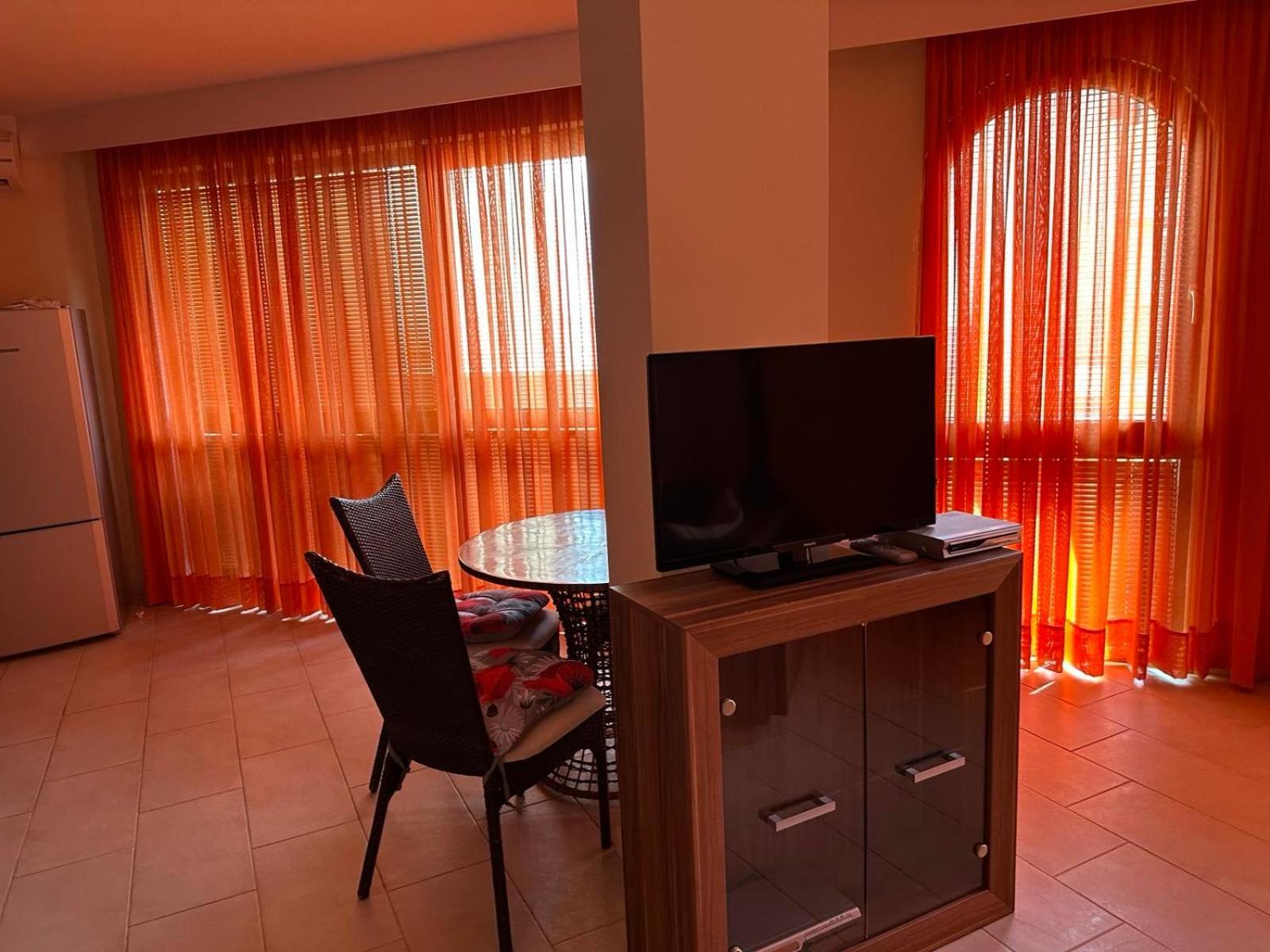 Oazis Vip Club Aparthotel Napospart Kültér fotó
